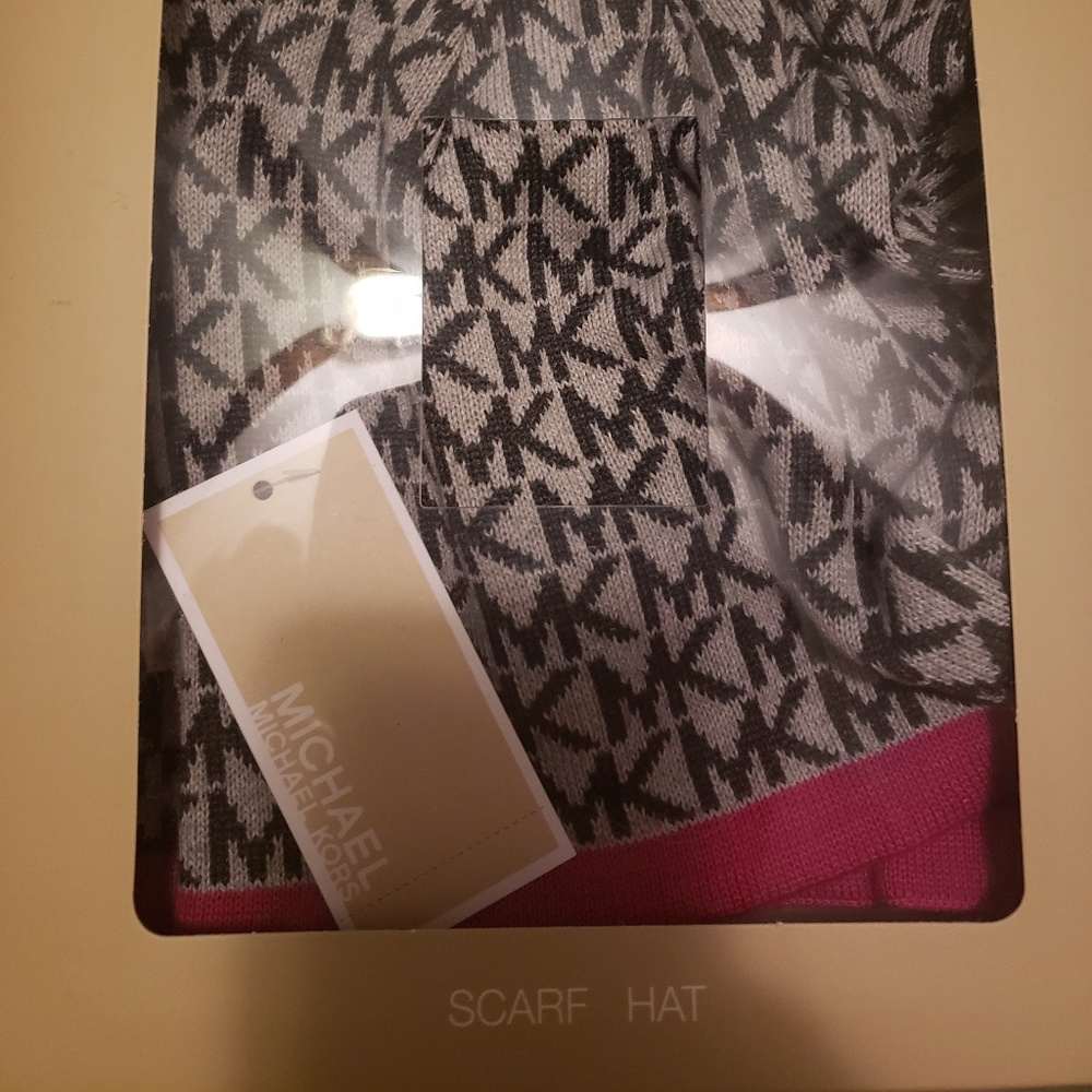 Michael Kors beanie hat and scarf set in the box